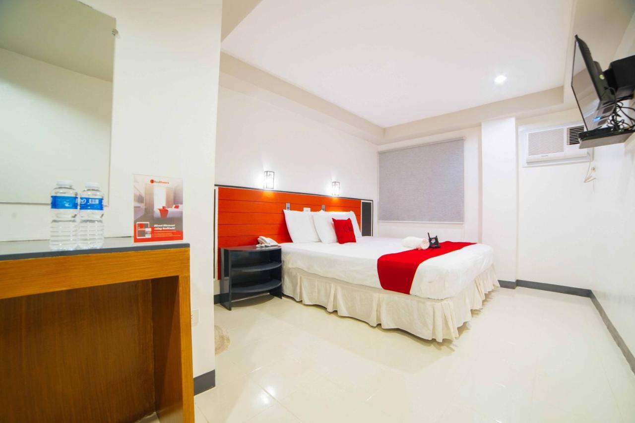 Hotel Reddoorz Plus Near San Pedro Cathedral à Davao City Extérieur photo