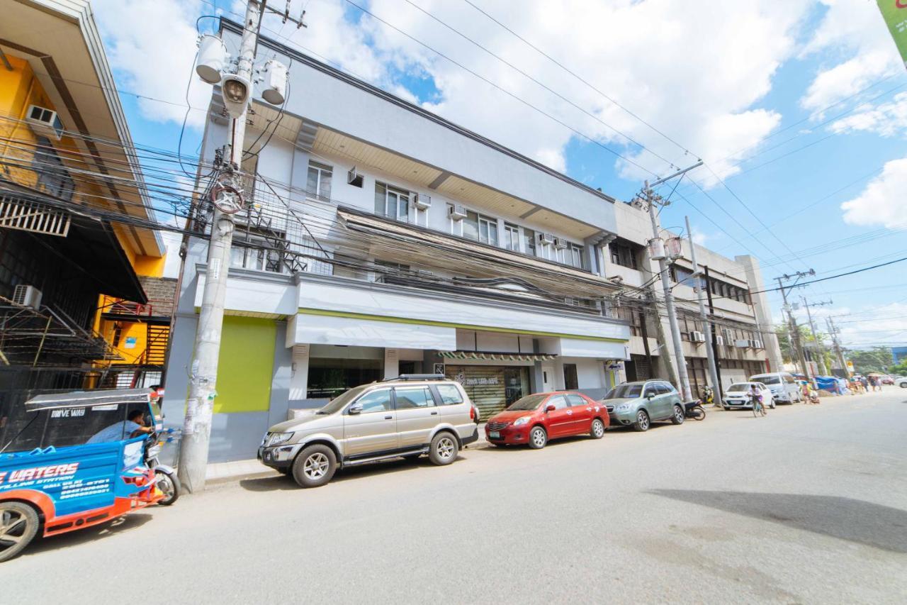 Hotel Reddoorz Plus Near San Pedro Cathedral à Davao City Extérieur photo