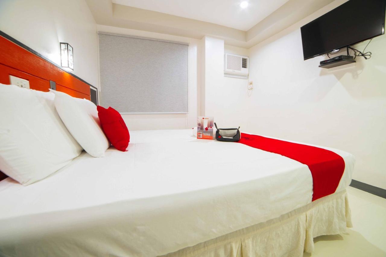 Hotel Reddoorz Plus Near San Pedro Cathedral à Davao City Extérieur photo